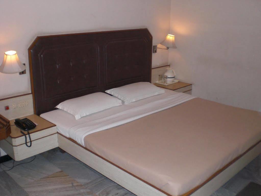 Hotel Padmam Madurai Buitenkant foto