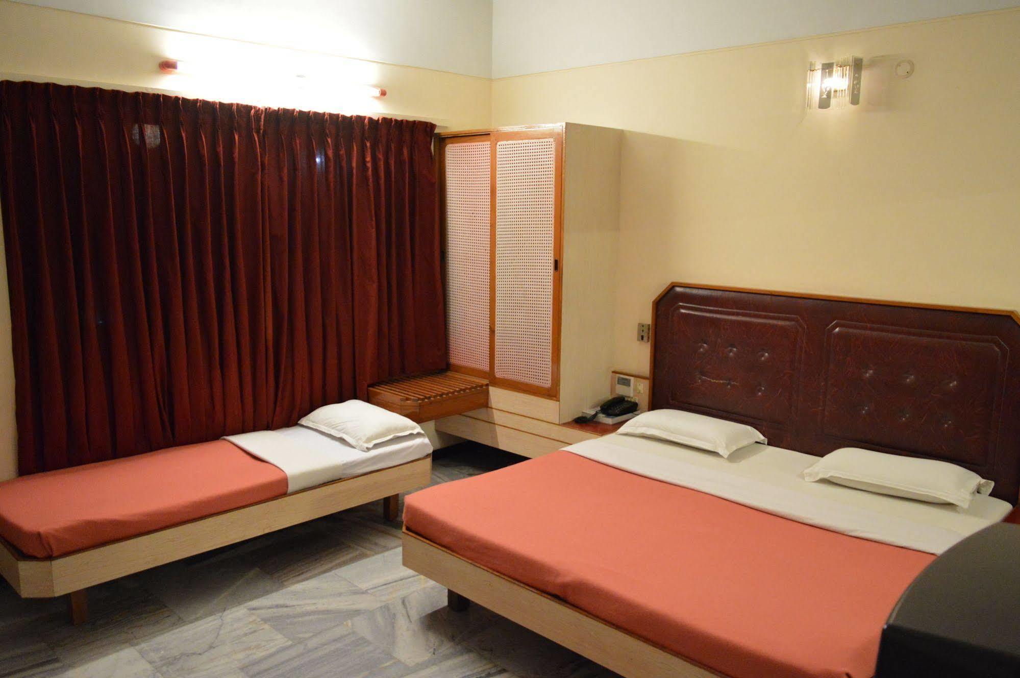 Hotel Padmam Madurai Buitenkant foto